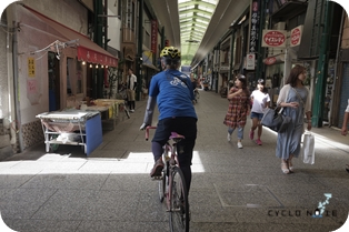 しまなみ海道サイクリング：尾道の商店街