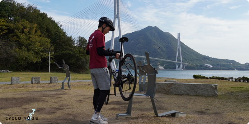 しまなみ海道のサイクリストの聖地で記念撮影