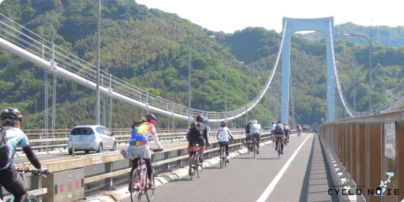 伯方・大島大橋を渡るサイクリストたち