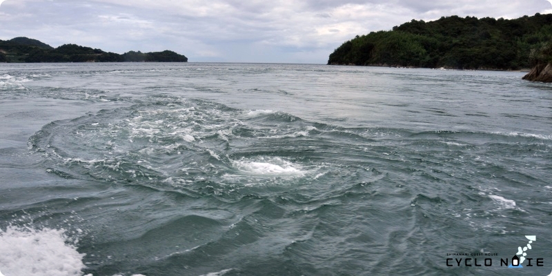 来島海峡の八幡渦と呼ばれる渦潮