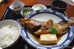 しまなみ海道原付バイクツーリング：大三島のランチ・よし川の煮魚定食